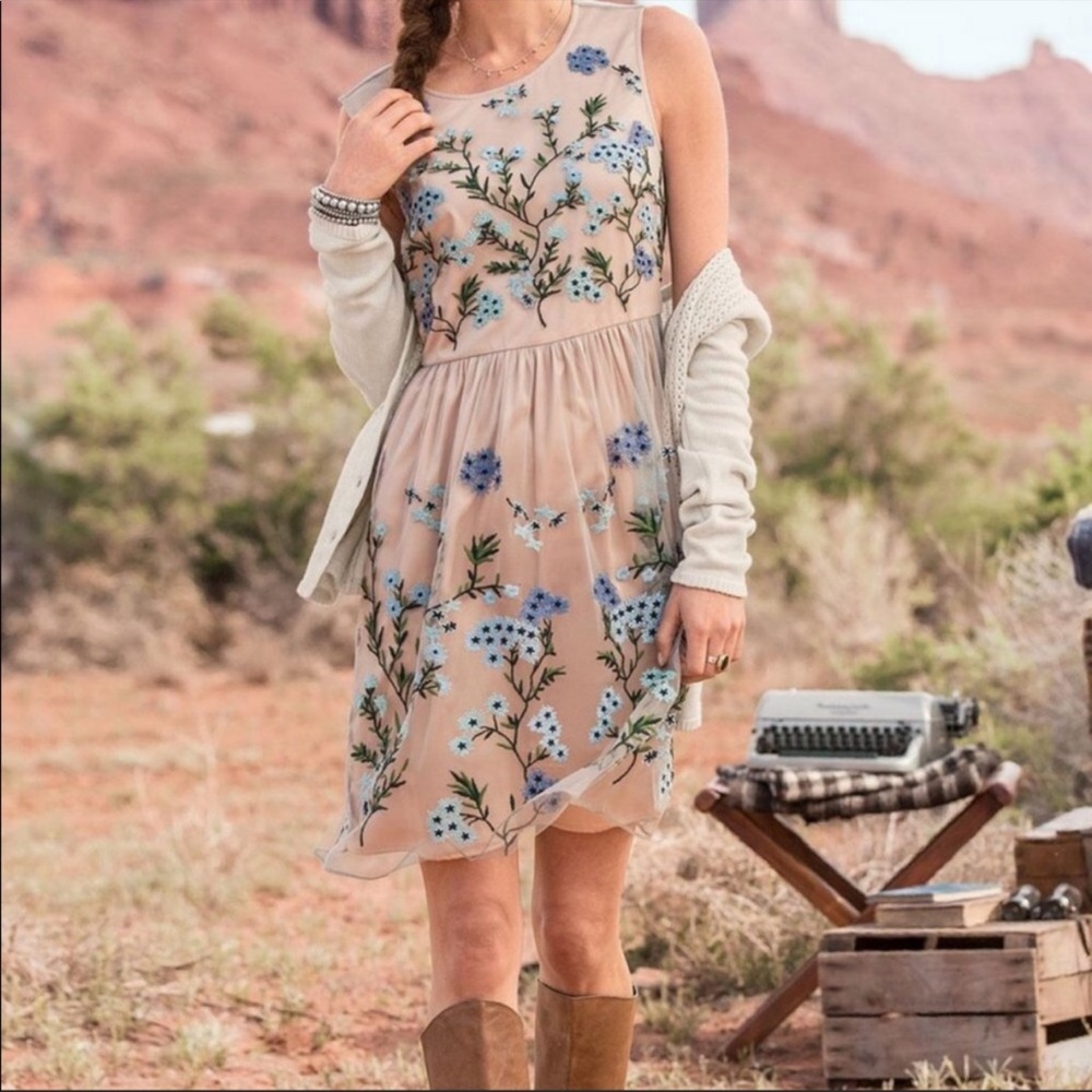Sundance Forget Me Not Embroidered Dress - Size Medium